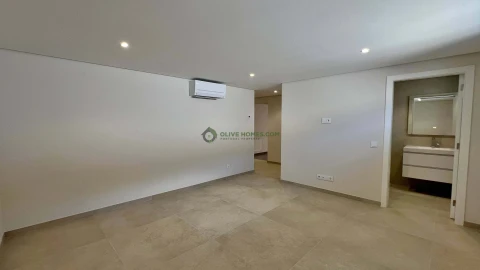 Moradia T5 para Venda em Quarteira