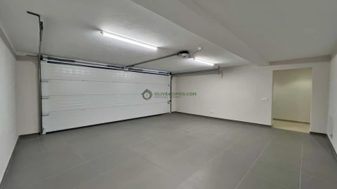 Moradia T5 para Venda em Quarteira
