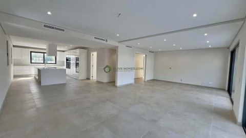 Moradia T5 para Venda em Quarteira