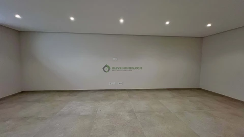 Moradia T5 para Venda em Quarteira