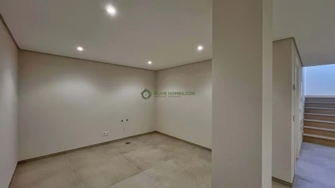 Moradia T5 para Venda em Quarteira