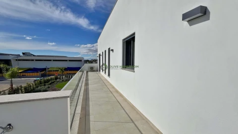 Moradia T5 para Venda em Quarteira