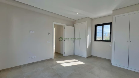 Moradia T5 para Venda em Quarteira