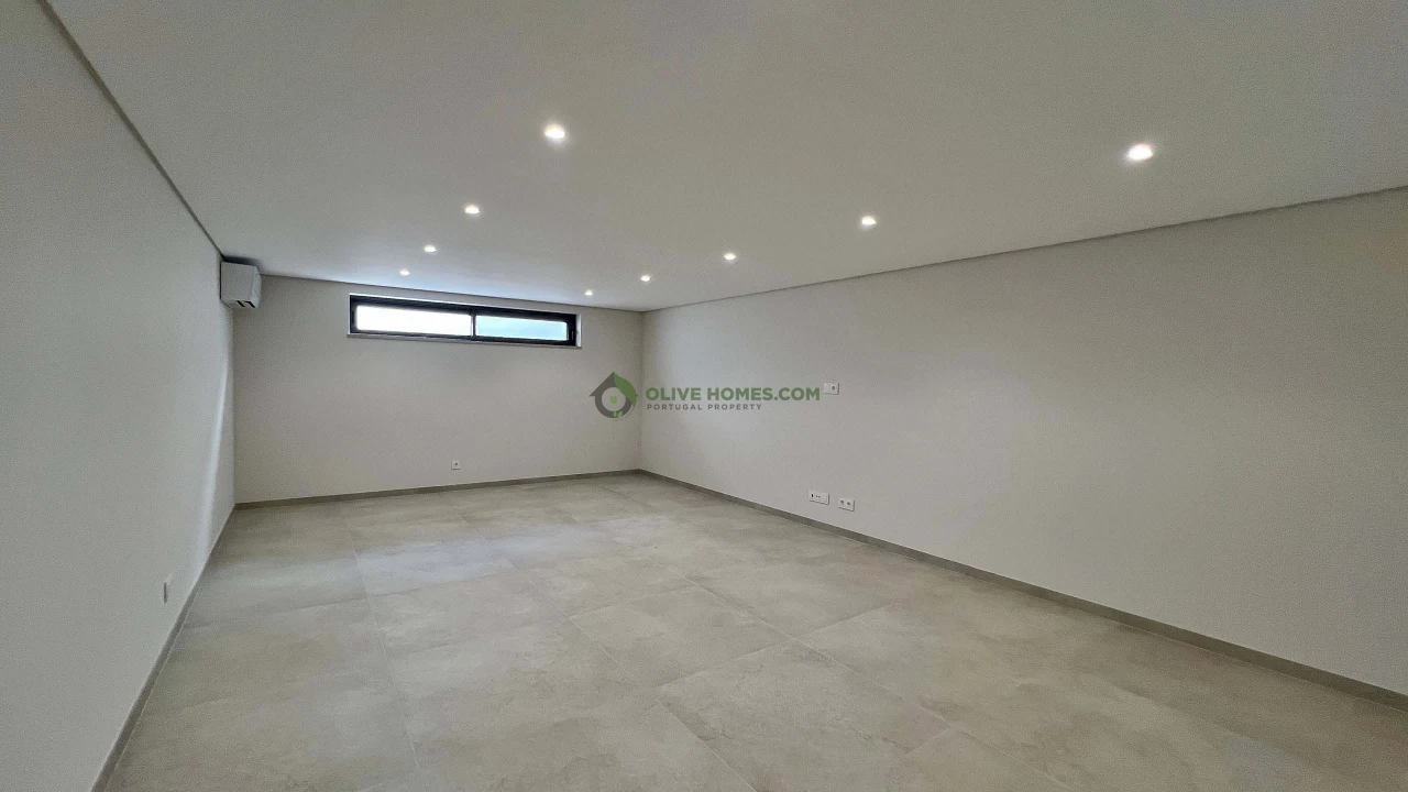 Moradia T5 para Venda em Quarteira Foto 73