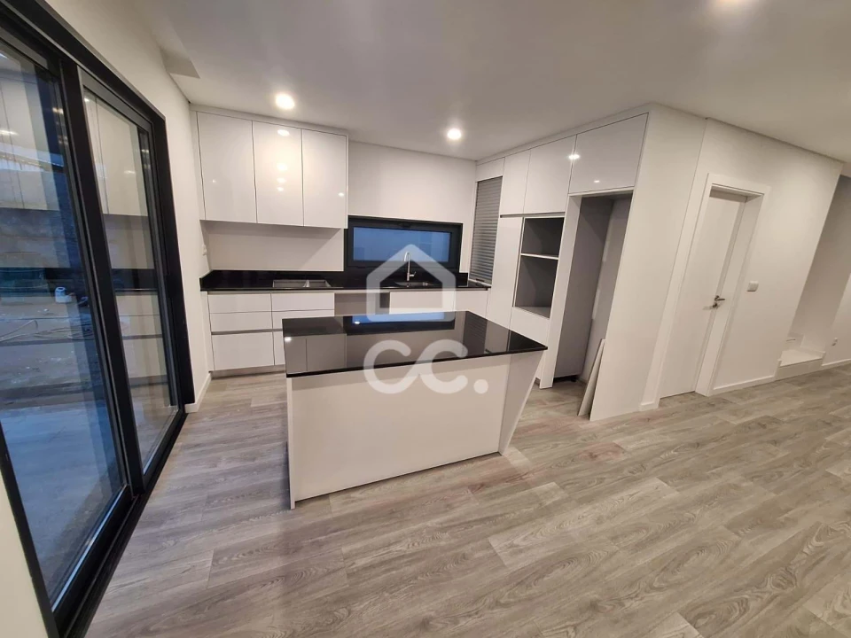 Moradia T3 para Venda em Louredo Foto 5