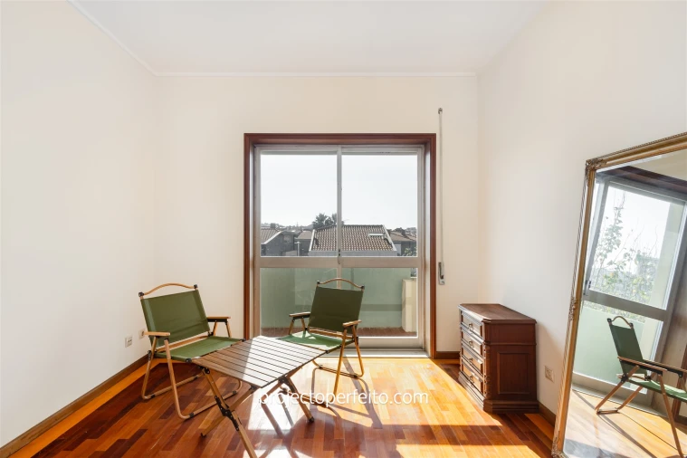 Apartamento T5 para Venda em Espinho Foto 12
