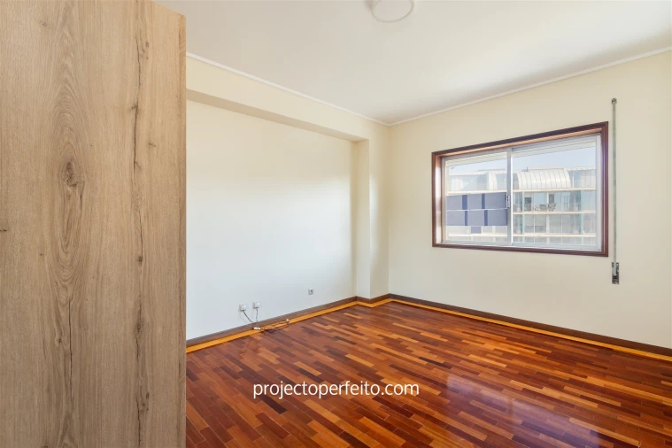 Apartamento T5 para Venda em Espinho Foto 9