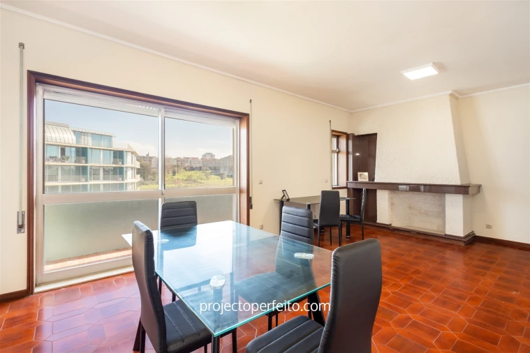 Apartamento T5 para Venda em Espinho Foto 4