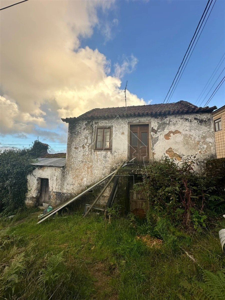 Moradia T0 para Venda em Fornos Foto 1