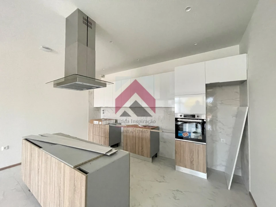 Apartamento T3 para Venda em Aguada de Cima Foto 1