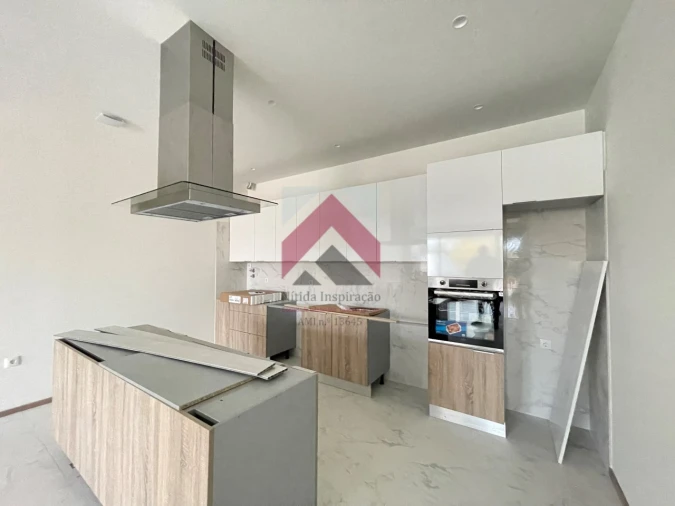 Apartamento T3 para Venda em Aguada de Cima Foto 1