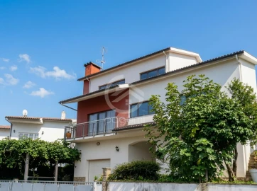 Moradia T5 para Venda em Mondim de Basto