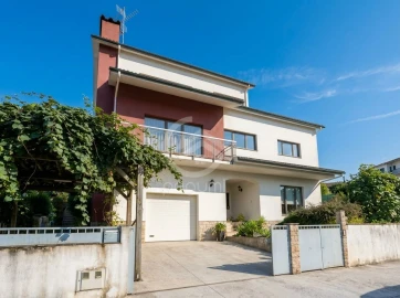 Moradia T5 para Venda em Mondim de Basto