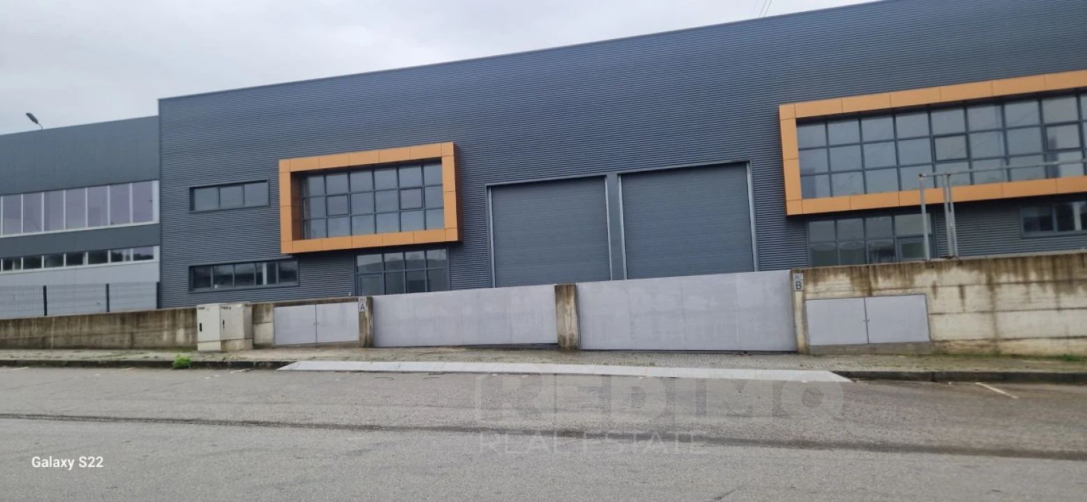 Armazém para Arrendamento em Romariz Foto 1