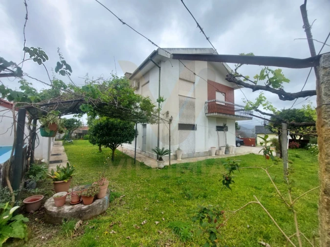 Moradia T4 para Venda em Calheiros Foto 3