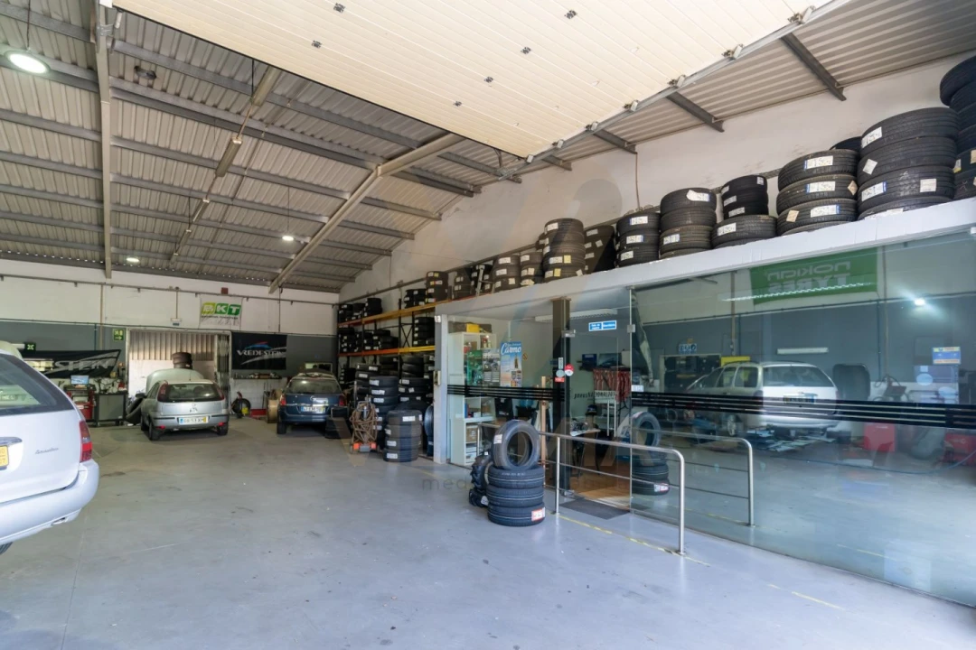 Armazém para Venda em Arcozelo Foto 7