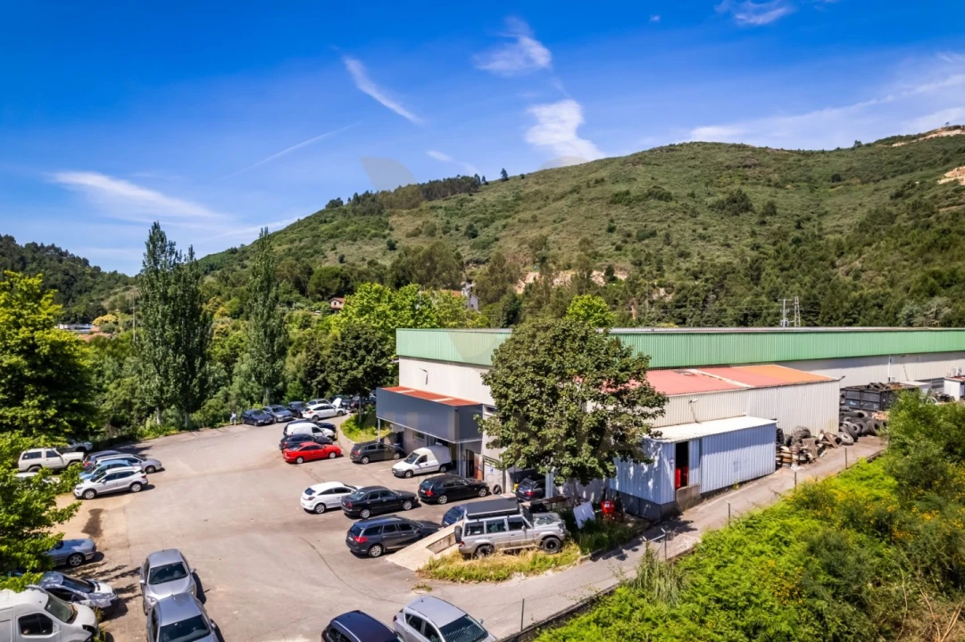 Armazém para Venda em Arcozelo Foto 14