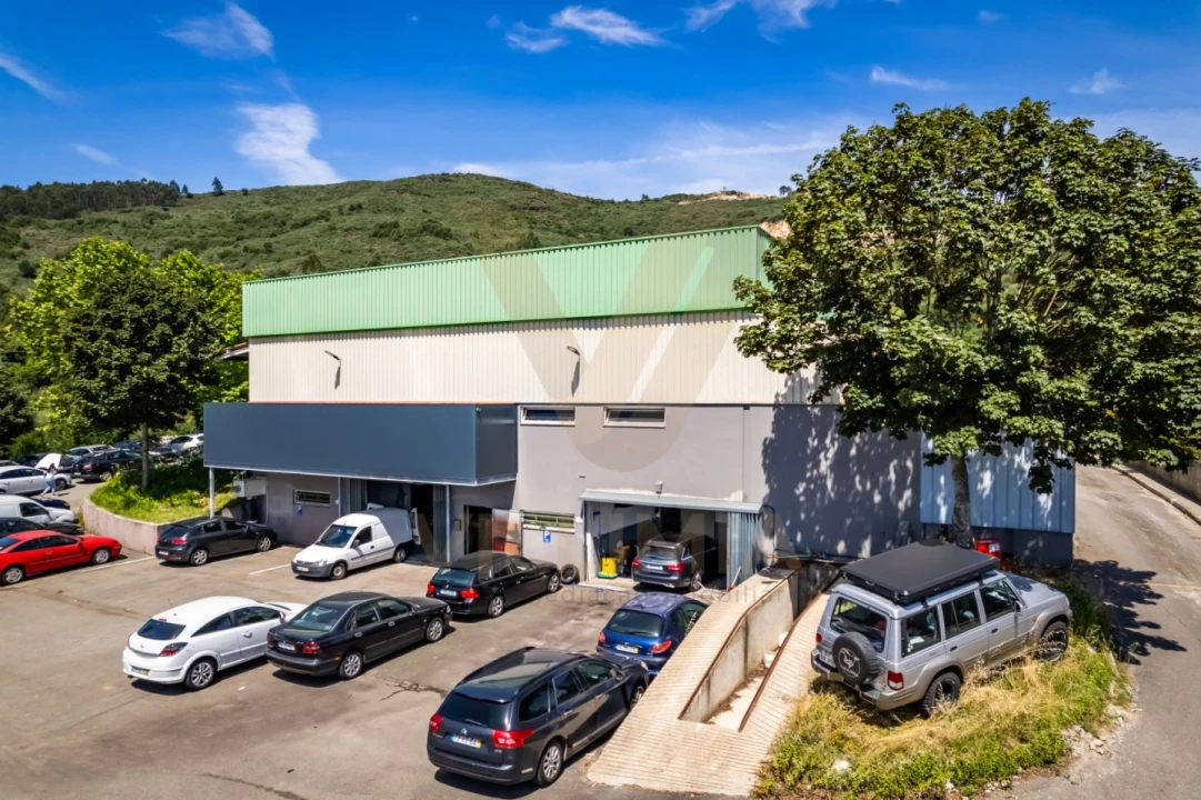 Armazém para Venda em Arcozelo Foto 15