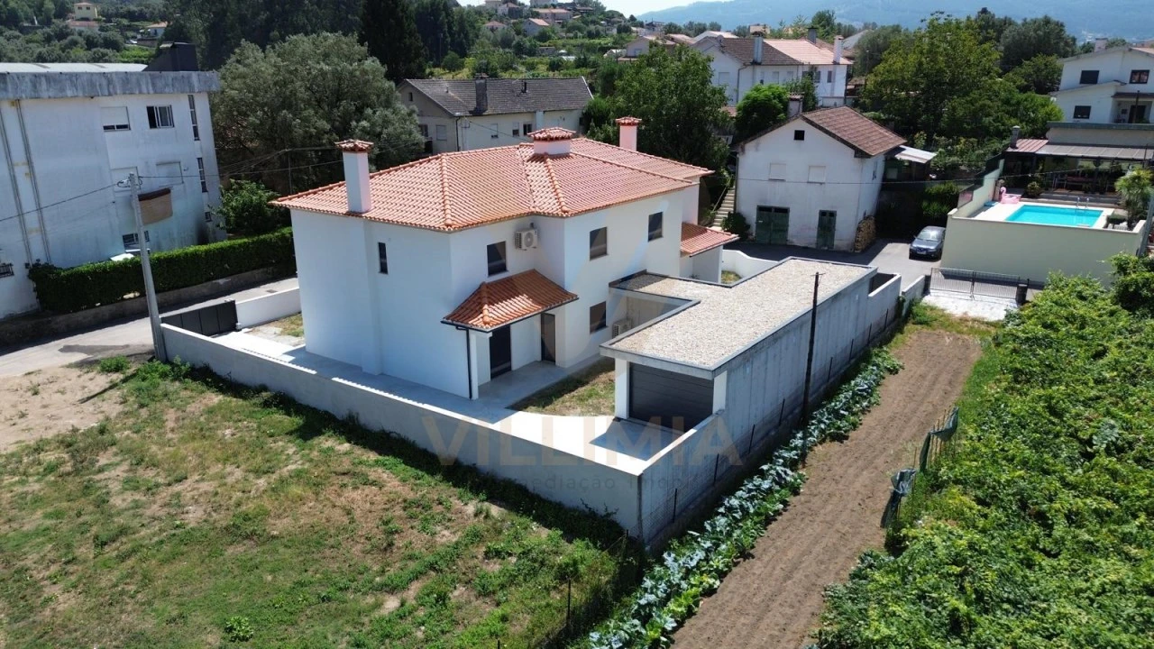 Moradia T3 para Venda em Correlhã Foto 5