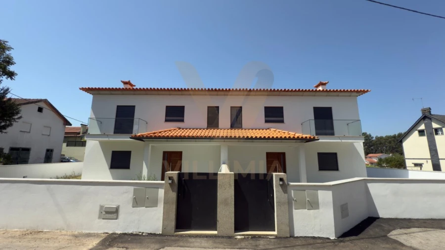 Moradia T3 para Venda em Correlhã Foto 1
