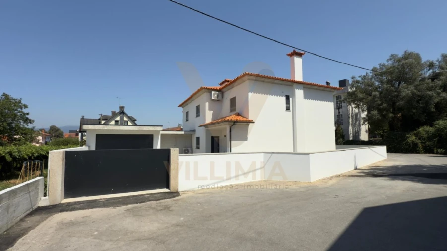 Moradia T3 para Venda em Correlhã Foto 3