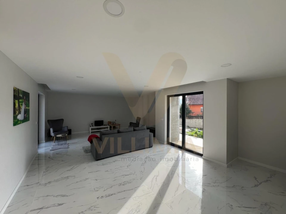 Moradia T3 para Venda em Rebordões (Souto) Foto 4