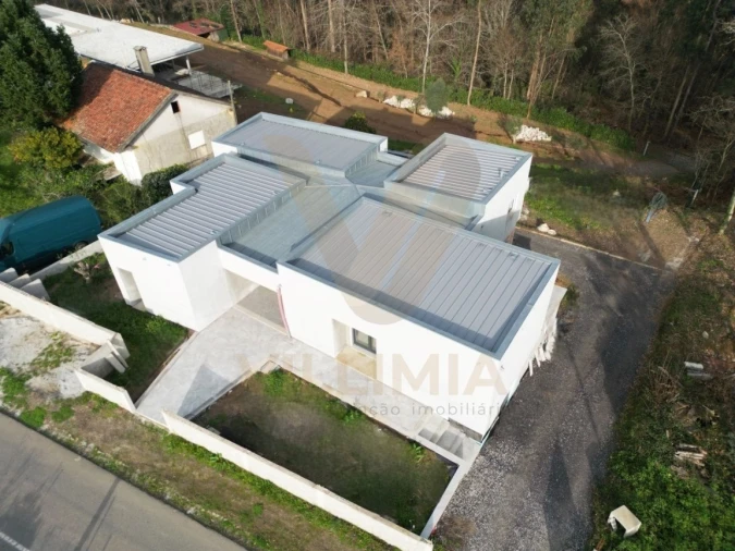 Moradia T3 para Venda em Rebordões (Souto) Foto 1