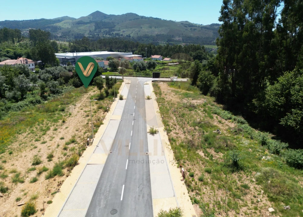 Terreno para Venda em Fornelos e Queijada Foto 1