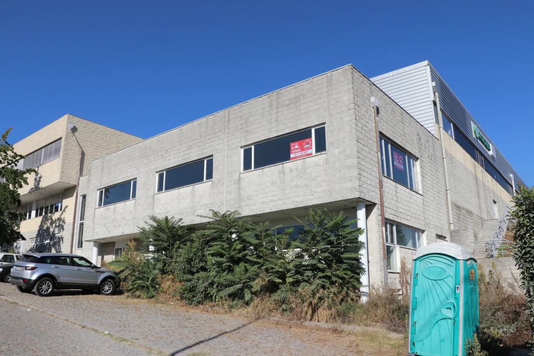Armazém para Venda em Selho São Lourenço e Gominhães Foto 2