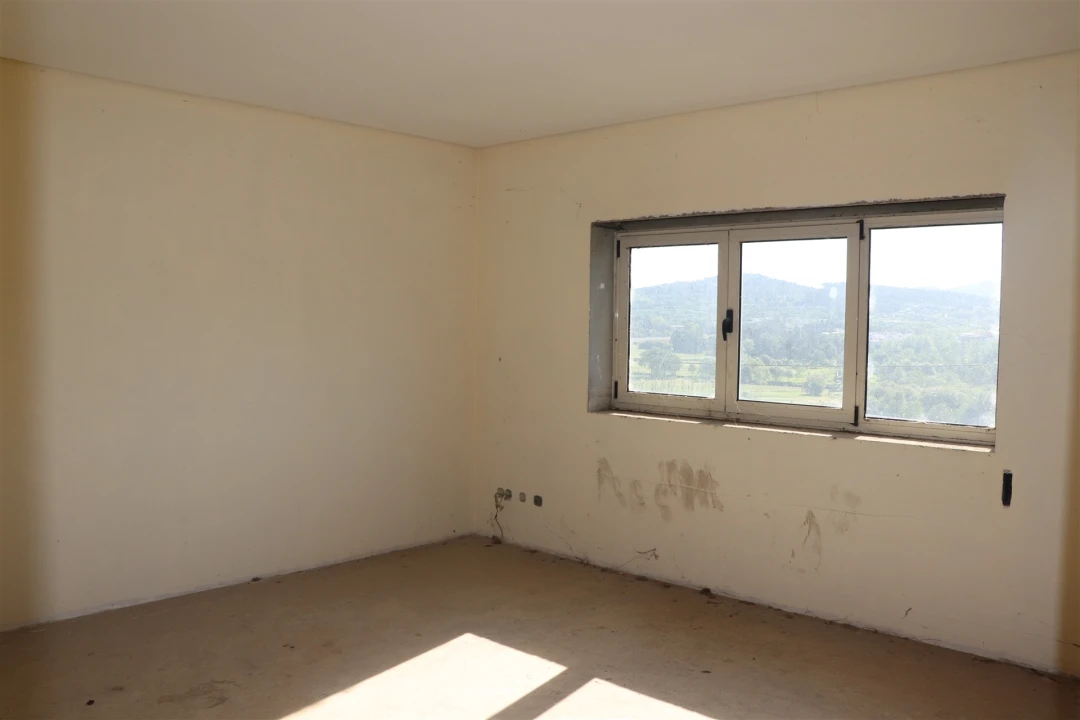 Moradia T4 para Venda em Brito Foto 24