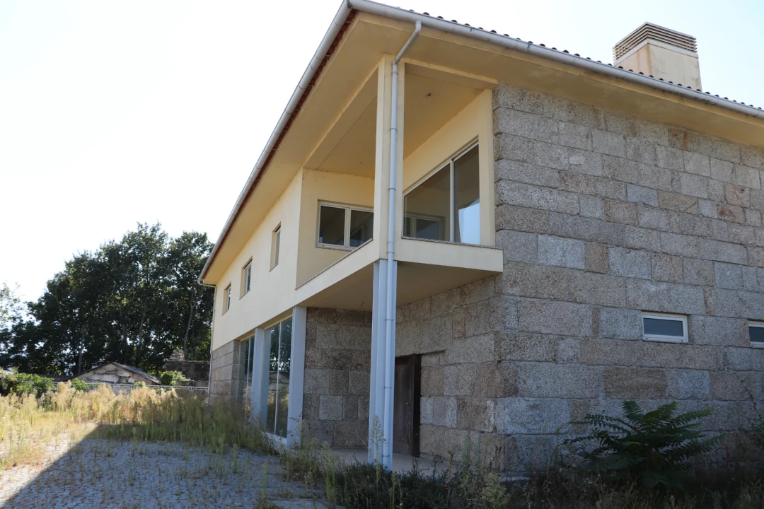 Moradia T4 para Venda em Brito Foto 1