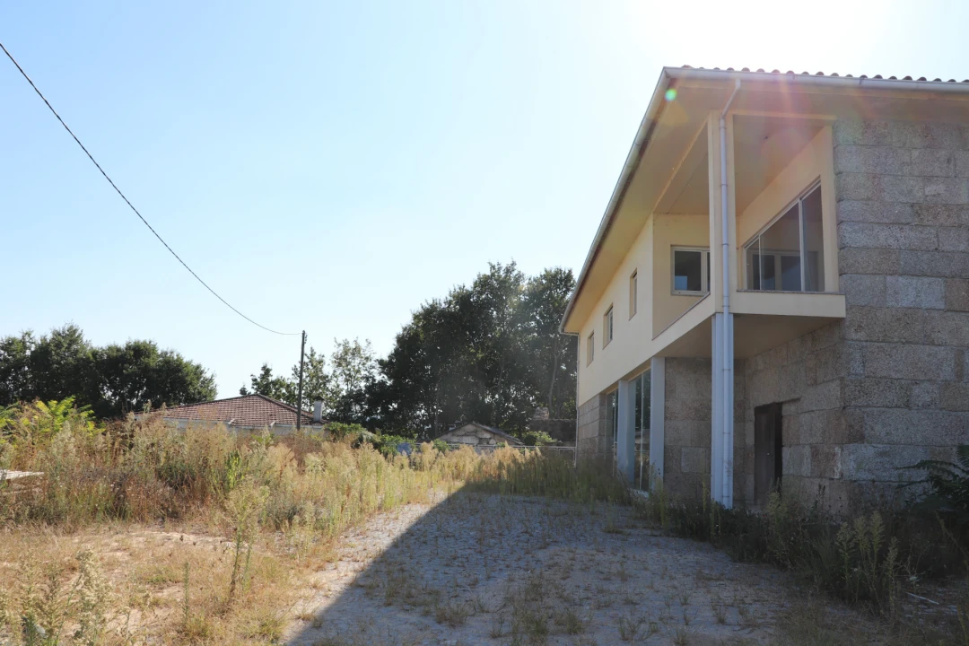 Moradia T4 para Venda em Brito Foto 2