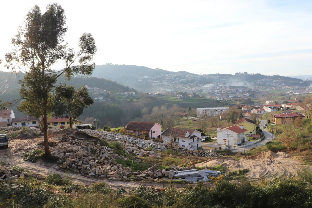Terreno Comércio / Armazém para Venda em Santa Eulália Foto 1