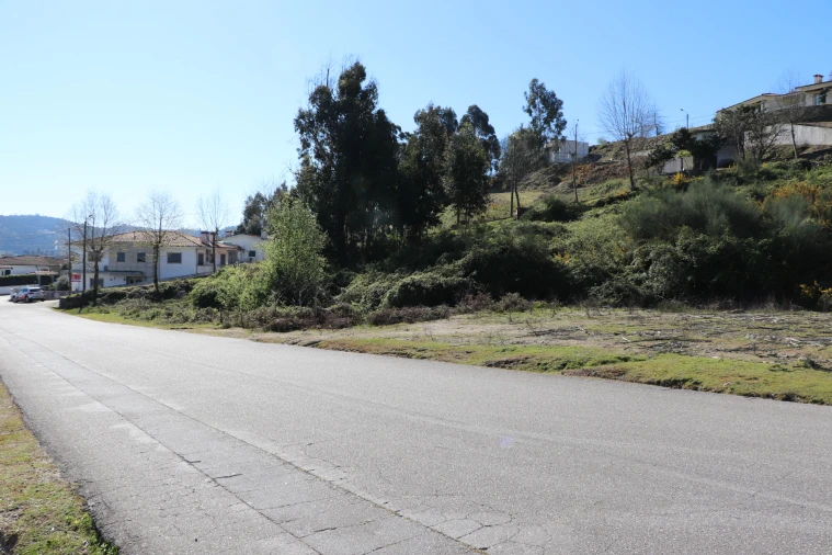 Terreno Misto para Venda em Santa Eulália Foto 1