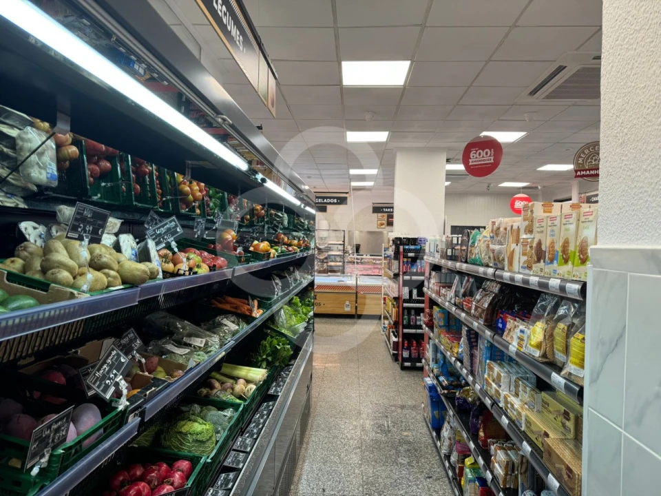 Loja para Venda em Parque das Nações Foto 4