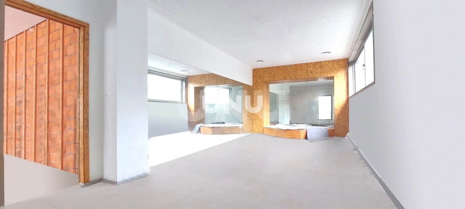 Loja para Arrendamento em Santa Maria da Feira, Travanca, Sanfins e Espargo Foto 9