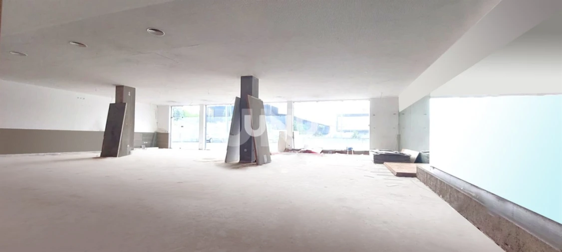 Loja para Arrendamento em Santa Maria da Feira, Travanca, Sanfins e Espargo Foto 11