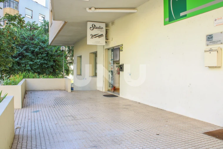 Loja para Venda em Carregado e Cadafais Foto 1