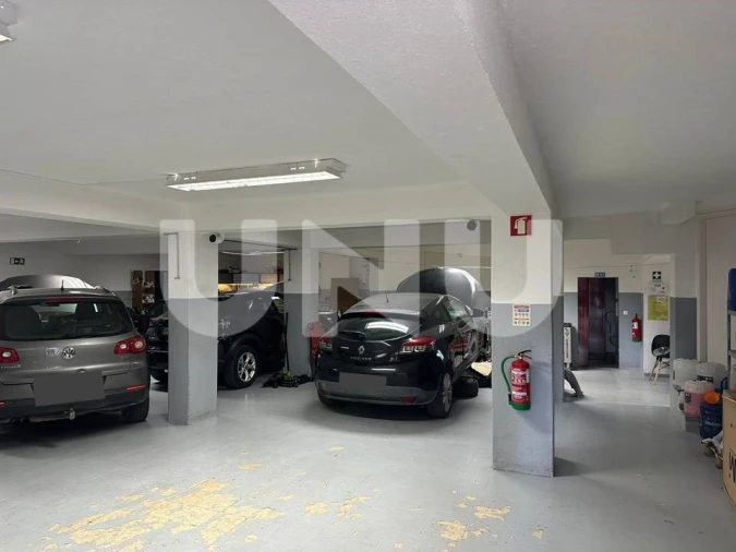 Armazém para Arrendamento em Algés, Linda-A-Velha e Cruz Quebrada-Dafundo