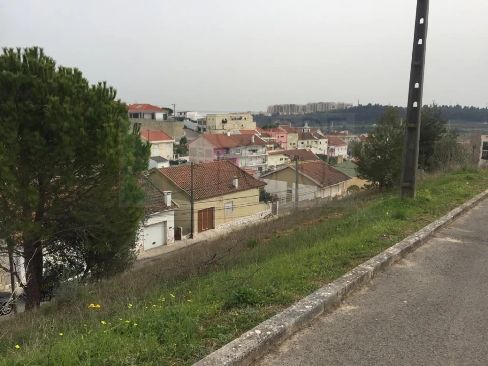 Terreno para Venda em Vialonga Foto 1