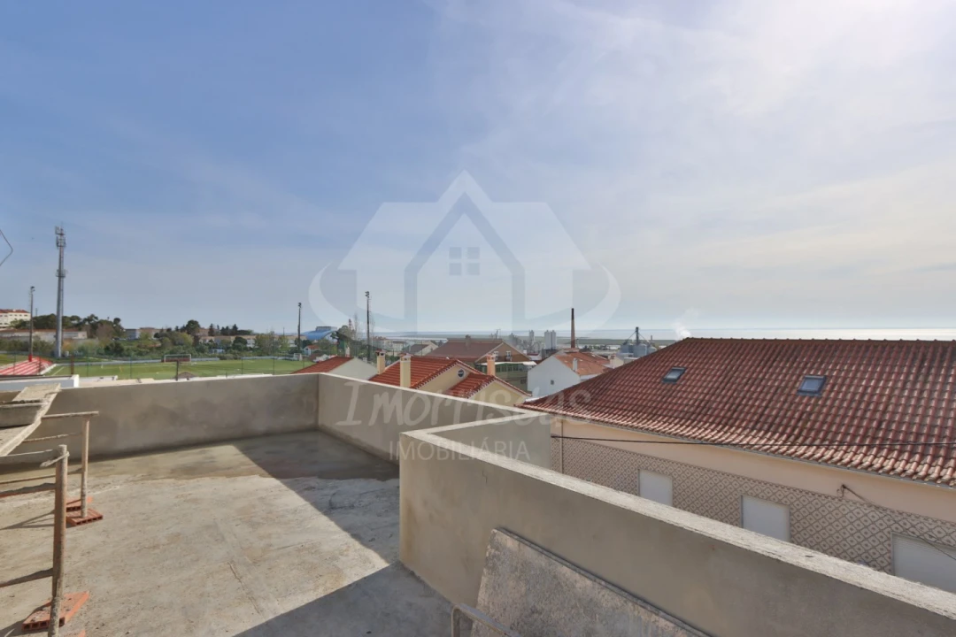 Moradia T4 para Venda em Santa Iria de Azoia, São João da Talha e Bobadela Foto 9