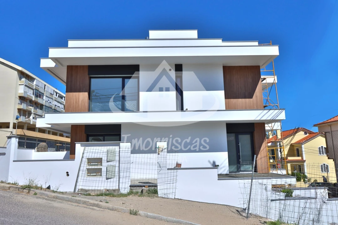 Moradia T4 para Venda em Santa Iria de Azoia, São João da Talha e Bobadela Foto 3