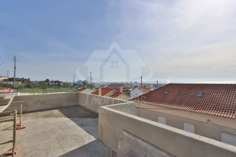 Moradia T4 para Venda em Santa Iria de Azoia, São João da Talha e Bobadela Foto 9