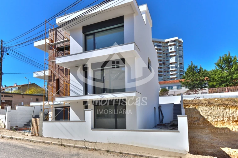 Moradia T4 para Venda em Santa Iria de Azoia, São João da Talha e Bobadela Foto 1