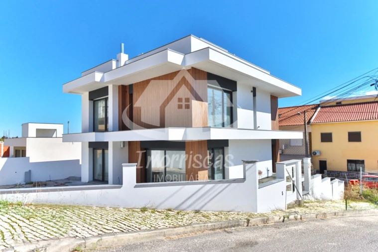 Moradia T4 para Venda em Santa Iria de Azoia, São João da Talha e Bobadela Foto 4