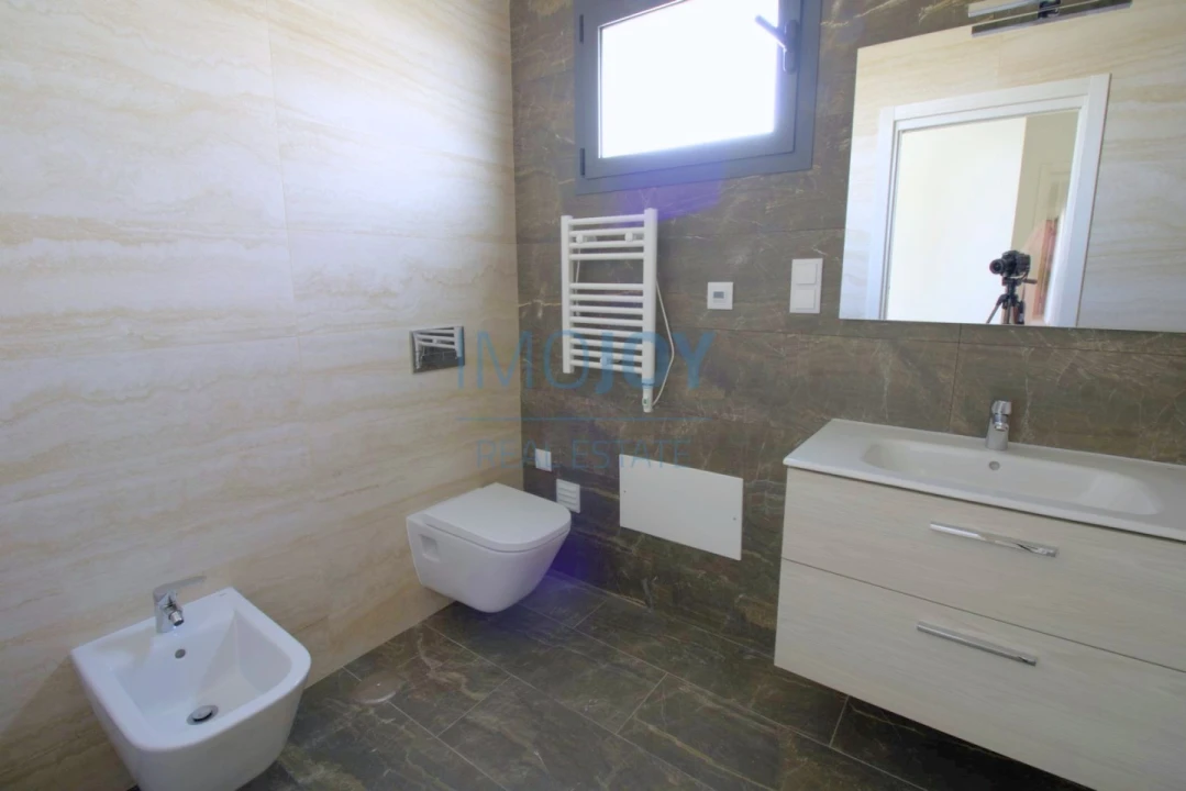 Apartamento T4 para Venda em Portimão Foto 17