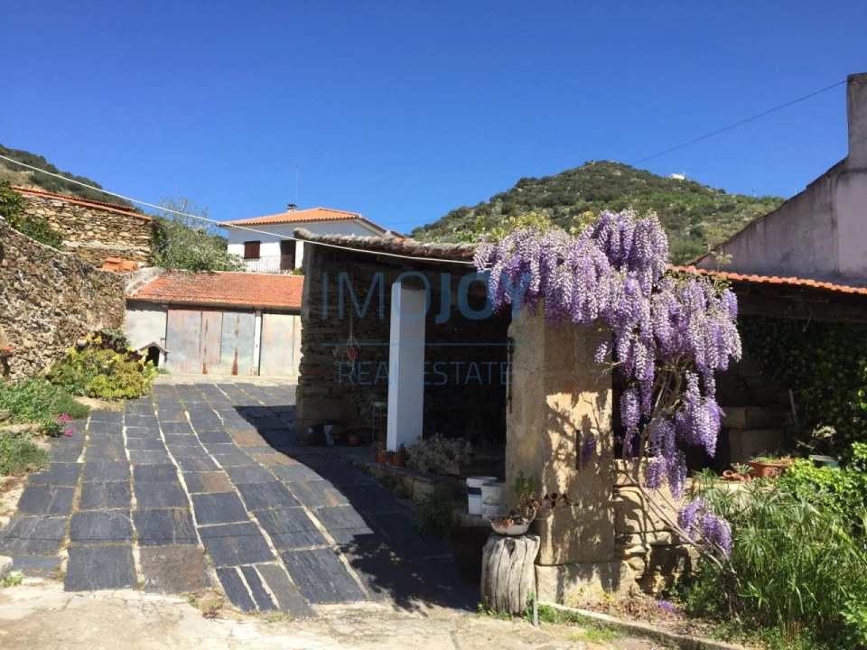 Quinta T4 para Venda em Vila Nova de Foz Côa Foto 37