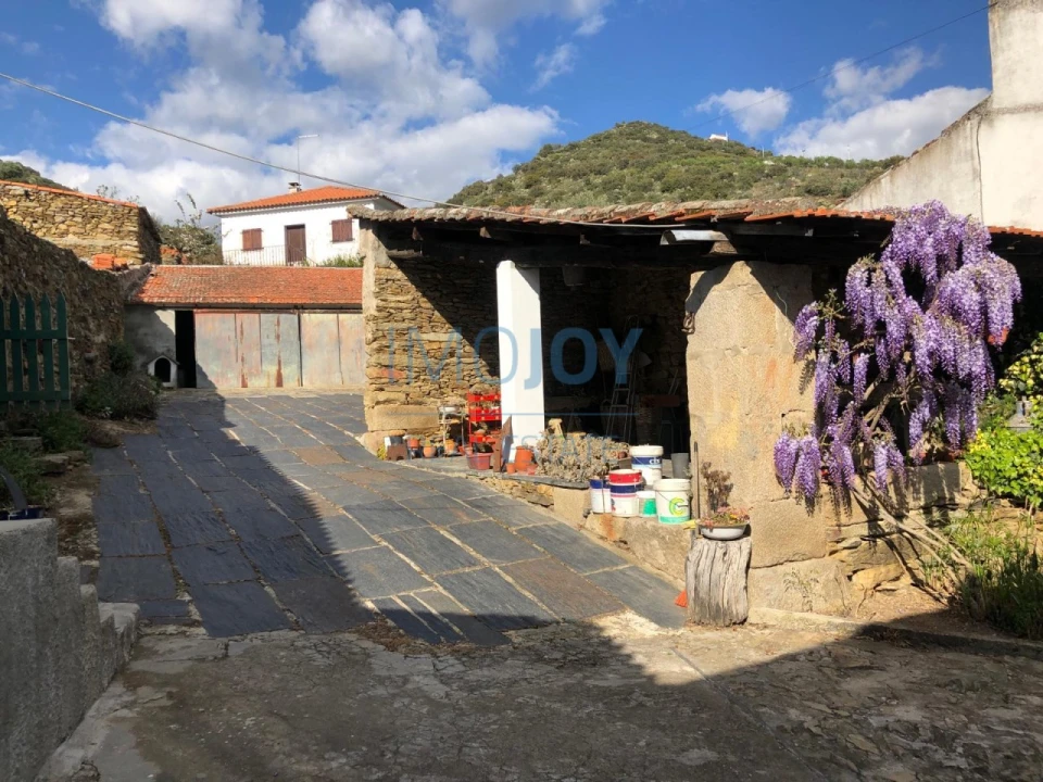 Quinta T4 para Venda em Vila Nova de Foz Côa Foto 38