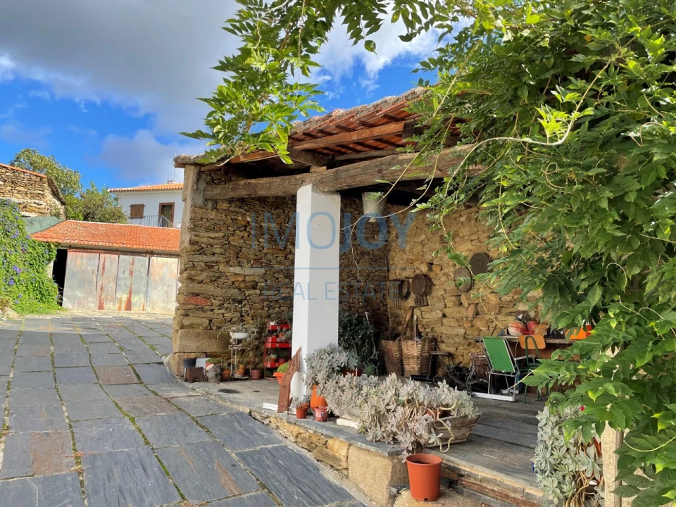 Quinta T4 para Venda em Vila Nova de Foz Côa Foto 40