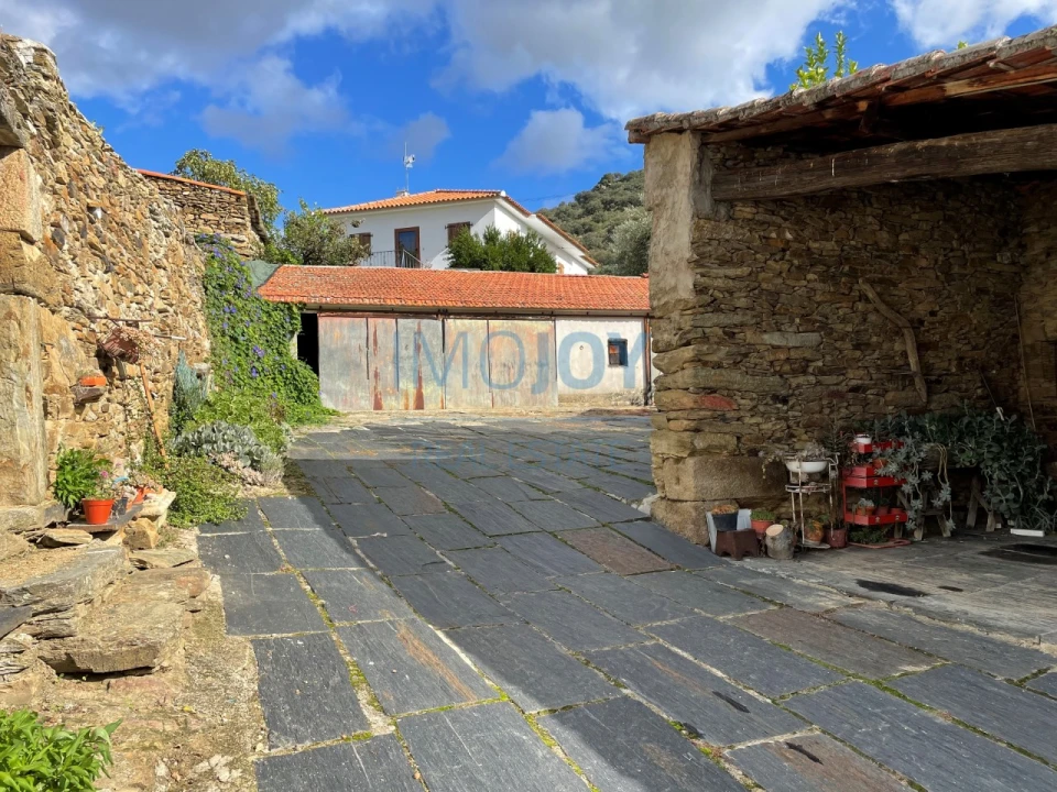 Quinta T4 para Venda em Vila Nova de Foz Côa Foto 44